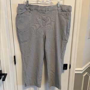 Lane Bryant 4 Season Pull On Ankle Pants Striped Seersucker Sz 22
